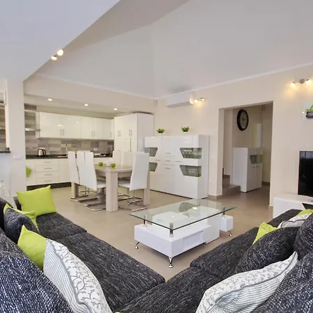 别墅 Amazing 5-bedroom In *