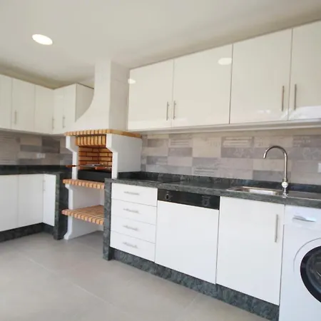 Amazing 5-bedroom In 别墅 阿德耶