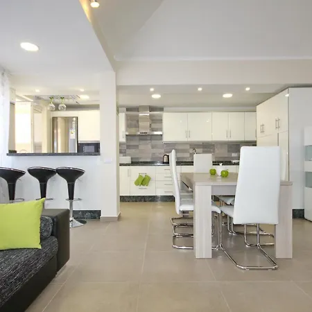 Amazing 5-bedroom In * Costa Adeje (Tenerife)