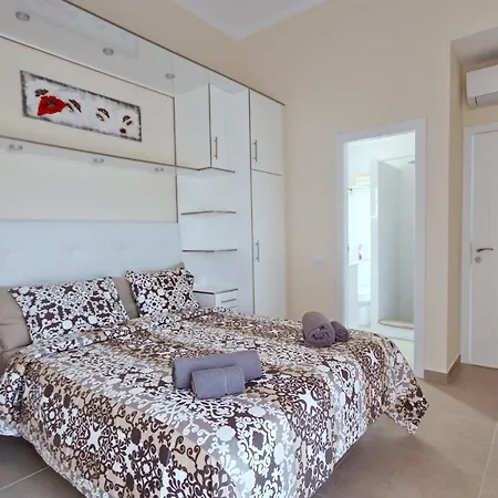 Villa Amazing 5-bedroom In *