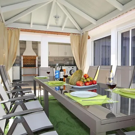 Amazing 5-bedroom In *