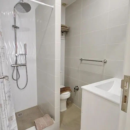 Amazing 5-bedroom In Villa