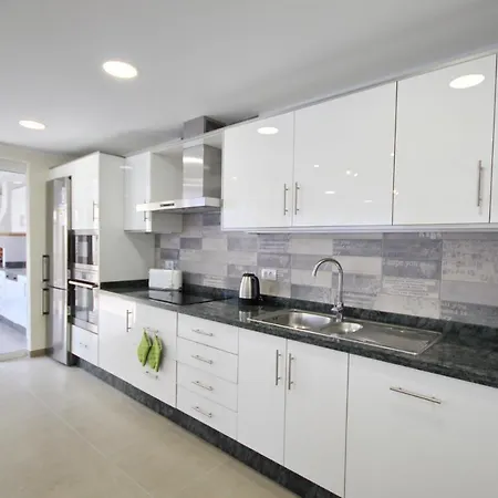 Amazing 5-bedroom In Villa