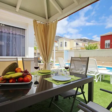 Amazing 5-bedroom In Villa Costa Adeje (Tenerife)
