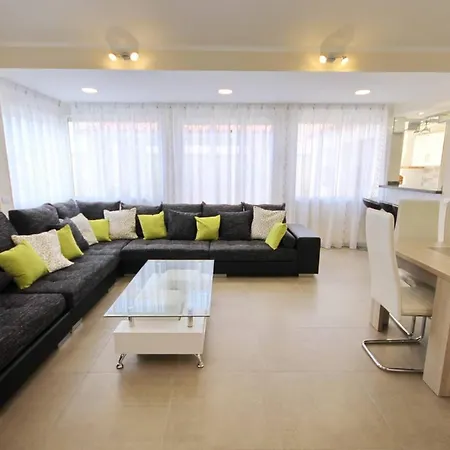 Amazing 5-bedroom In Villa