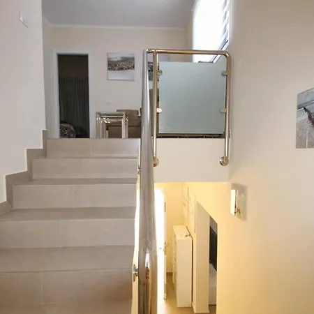 Amazing 5-bedroom In Villa Costa Adeje (Tenerife)