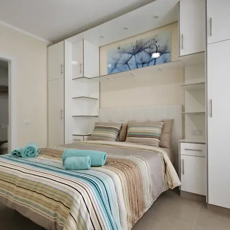 Amazing 5-bedroom In Villa *