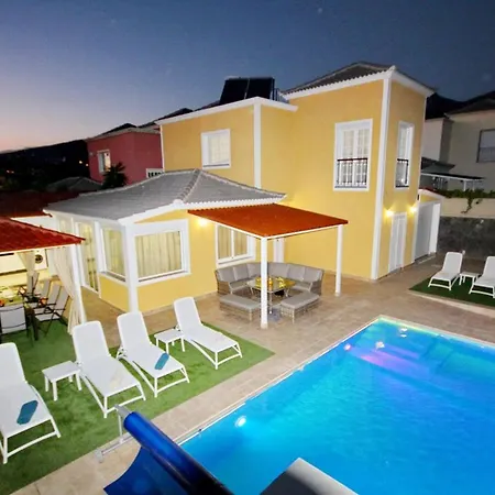 Amazing 5-bedroom In Villa Costa Adeje (Tenerife)