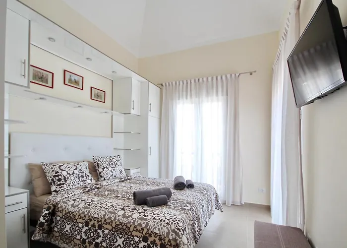 Amazing 5-bedroom In Villa