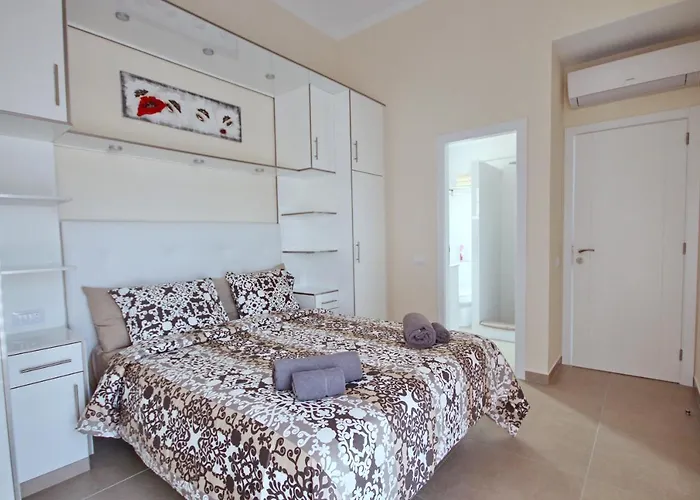 Villa Amazing 5-bedroom In *