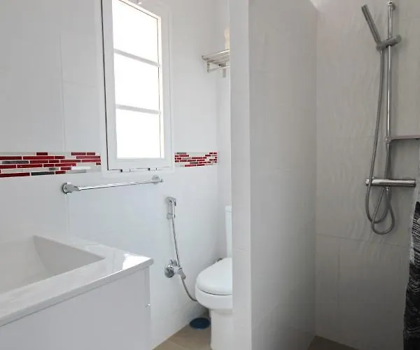 Amazing 5-bedroom In Вілла *