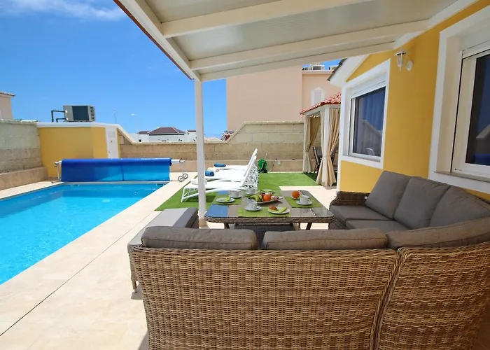 Вілла Amazing 5-bedroom In Адехе