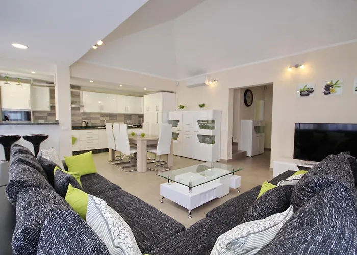 Villa Amazing 5-bedroom In *