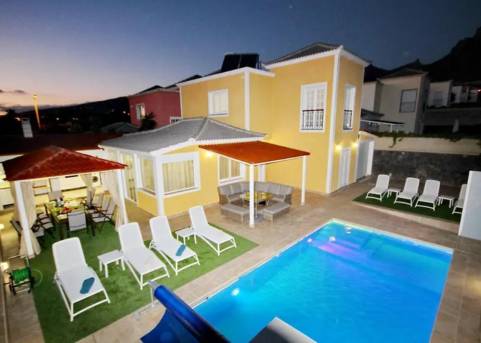 Amazing 5-bedroom In * Адехе