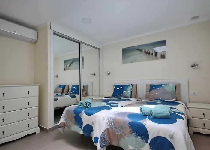 Amazing 5-bedroom In * Адехе