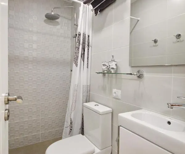 Amazing 5-bedroom In Villa *