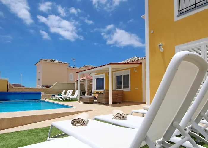 Amazing 5-bedroom In Адехе