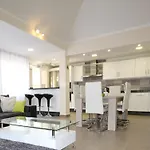 וילה Amazing 5-bedroom In אדחה
