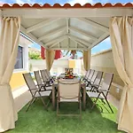 Amazing 5-bedroom In אדחה