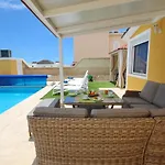 וילה Amazing 5-bedroom In אדחה