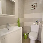 Amazing 5-bedroom In אדחה